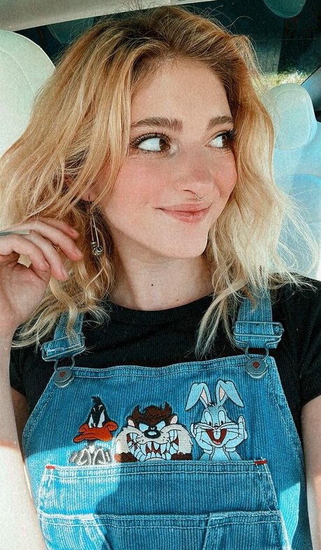 Willow Shields star img