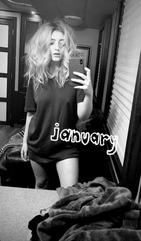 Willow Shields star pornographic pics