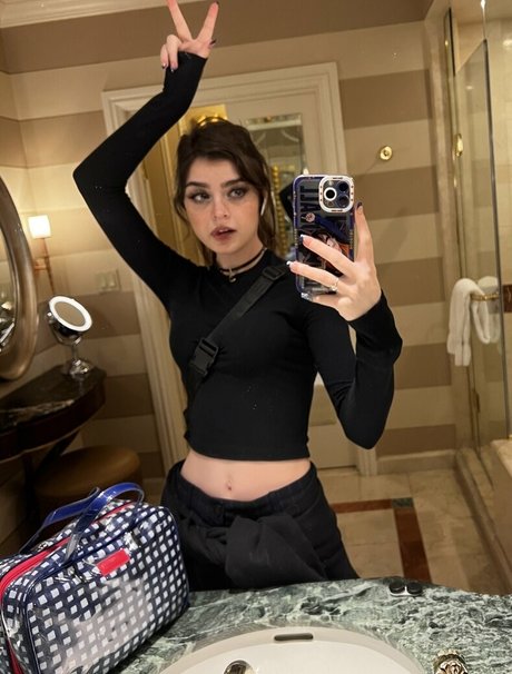 Aruuu nude pornstar img