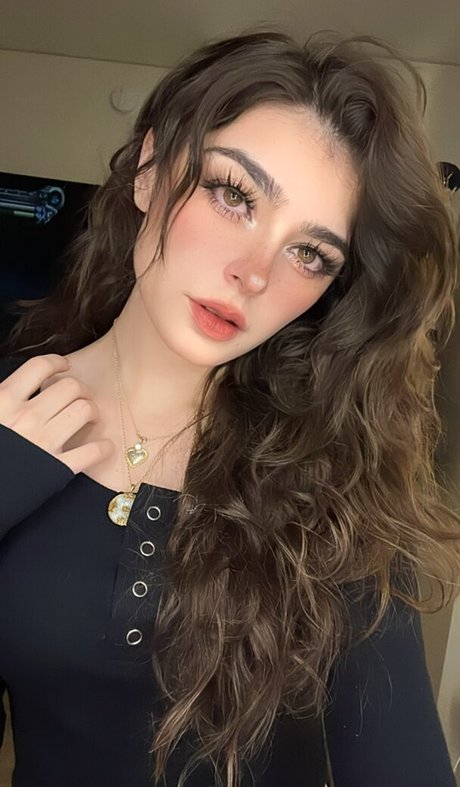 Aruuu naked actress image