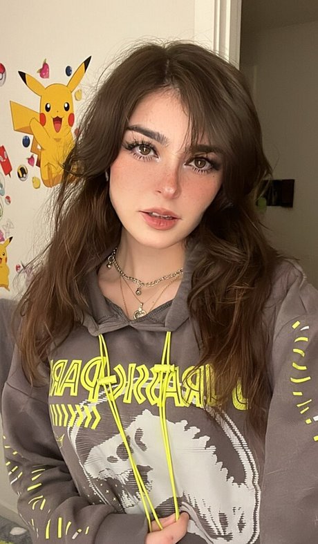 Aruuu model sexy image