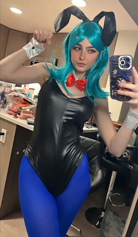 Aruuu nude model galleries