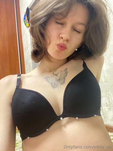 Vikky Op pornstar erotic photo