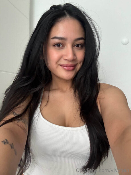 Vivchen model nudes image