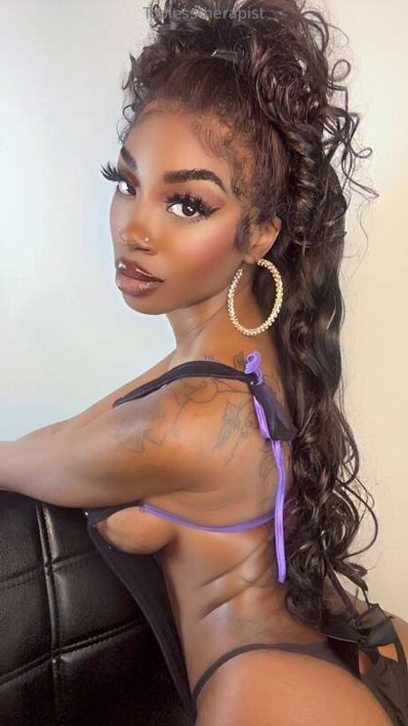 Toplesstherapist porn star img