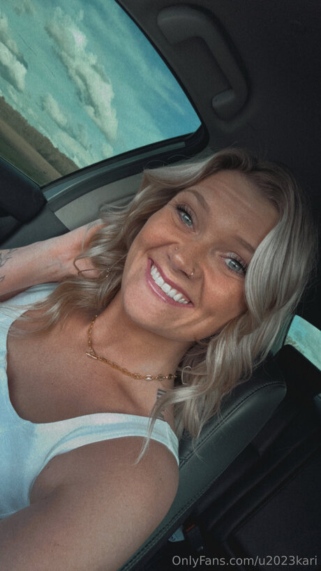 U2023kari hot pornstar gallery