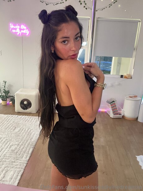 Sunkisseddivinedreamxo sexy star pictures