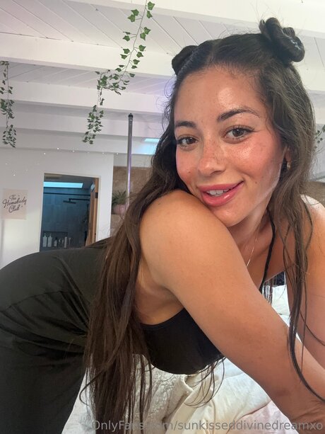 Sunkisseddivinedreamxo pornstar hot photos