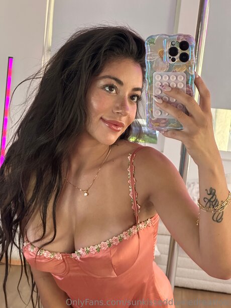 Sunkisseddivinedreamxo model pornographic images