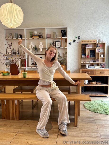 Supravie nude model photo