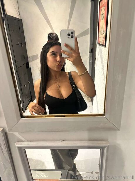 Sweetaprill pornstar naked photos