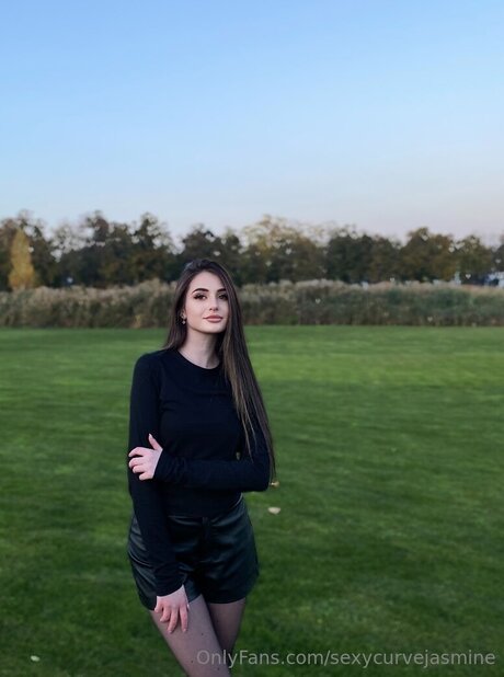 Sexycurvejasmine pornstar naked pic