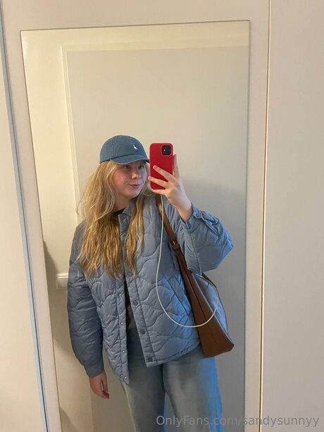 Sandysunnyy hot actress img