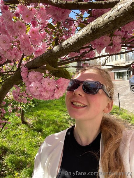 Sandysunnyy model porn image