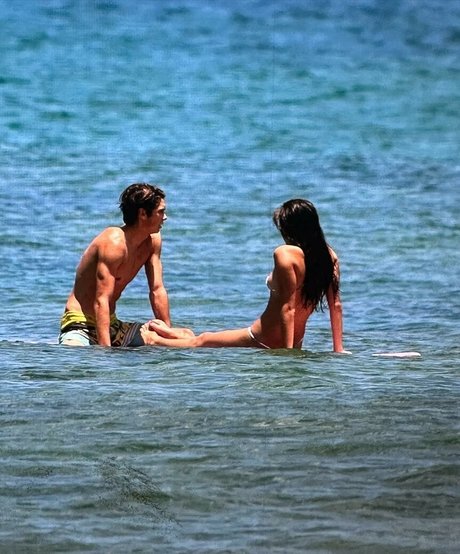 Lilychee naked pornstar gallery