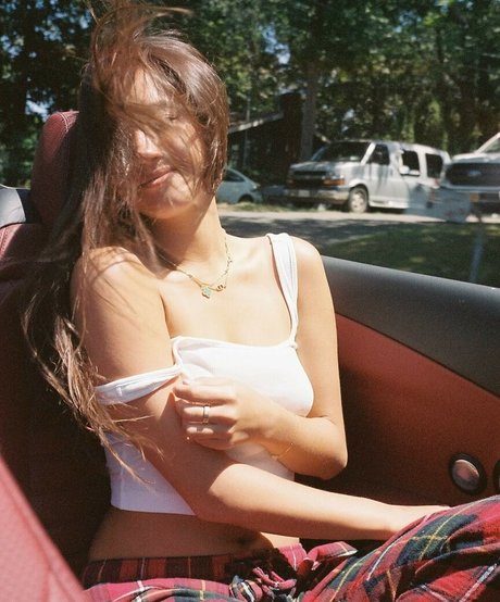 Lilychee model perfect picture