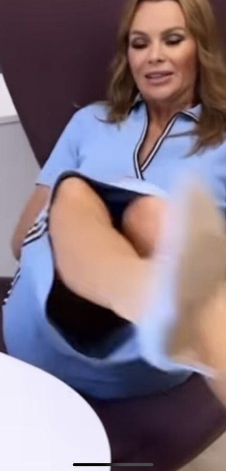 Amanda Holden model high quality images