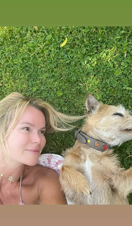 Amanda Holden hd model photos