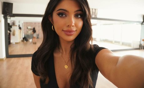 Julia Bayonetta naked model photos