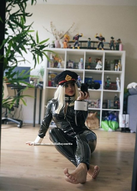 Julia Bayonetta star beautiful pic