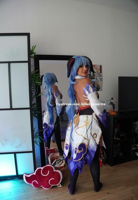 Julia Bayonetta nice actress photos