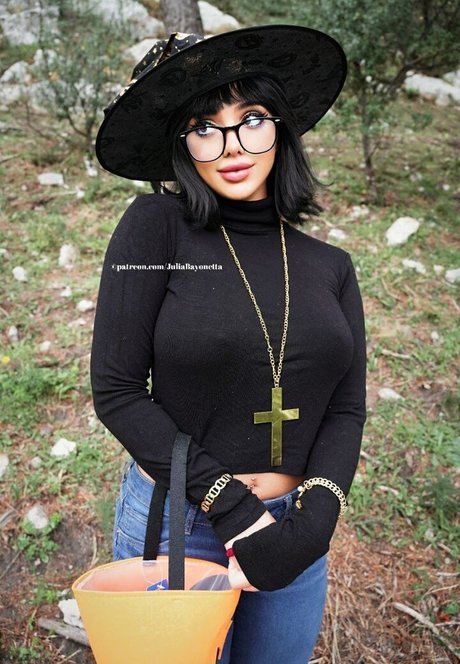 Julia Bayonetta porn star pictures