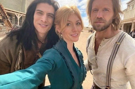 Katherine McNamara pretty model image