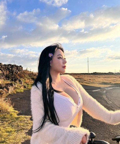 Jung Hye Bin nude actress photos