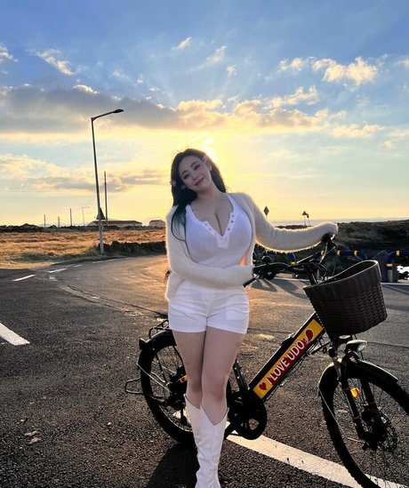 Jung Hye Bin star hot pics