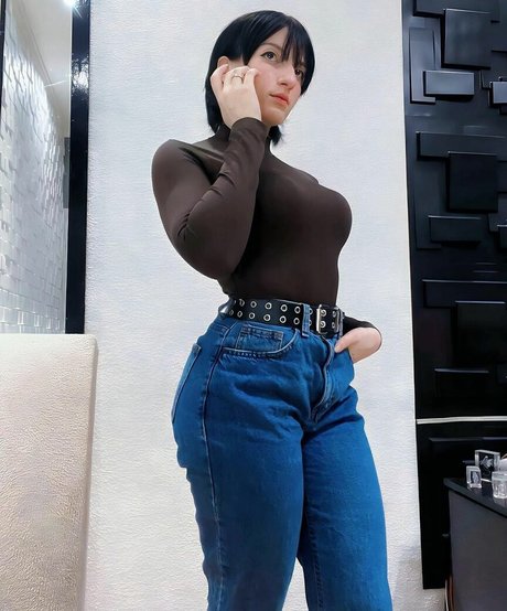 Akemy Sama model erotic img