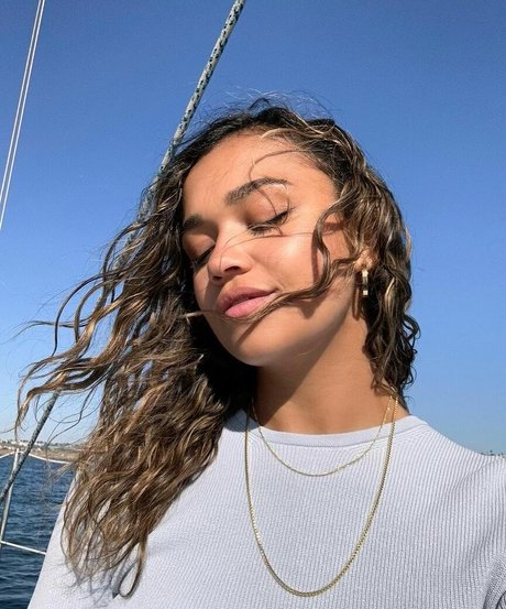 Madison Bailey model exclusive pics