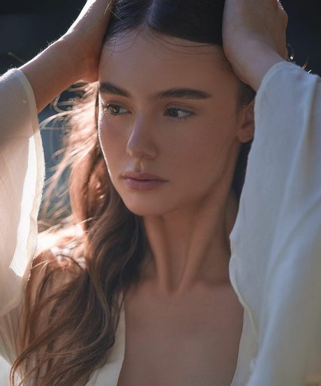 Ella Cervetto exclusive star gallery