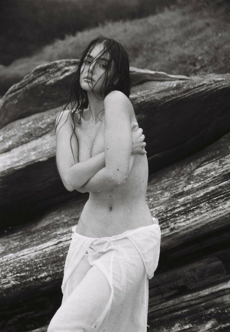 Ella Cervetto pretty pornstar pictures