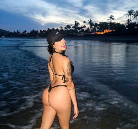 Mc Henny art model gallery