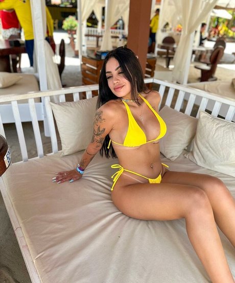 Mc Henny pornstar sexy pictures