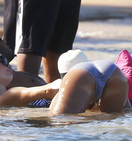 Jessica Alba pornographic actress photos