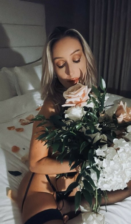 DJMissShelton hot pornstar images