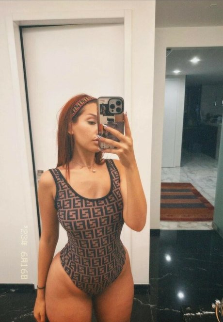 laurgmzz hot model image