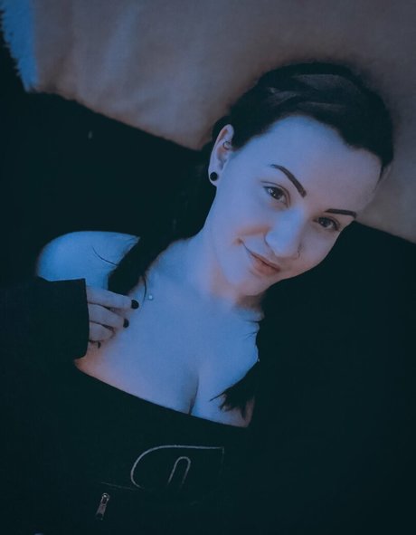 ConcealedBones star pornographic pic