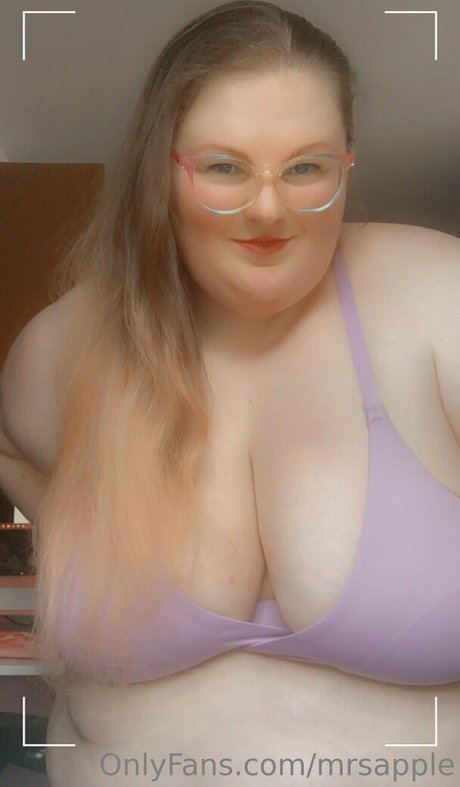 curvy blonde milf onlyfans pornographic image