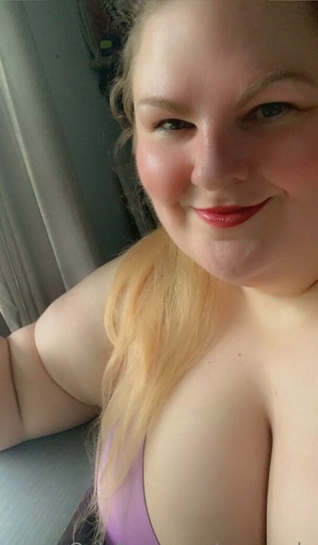 mrsapple naked model images