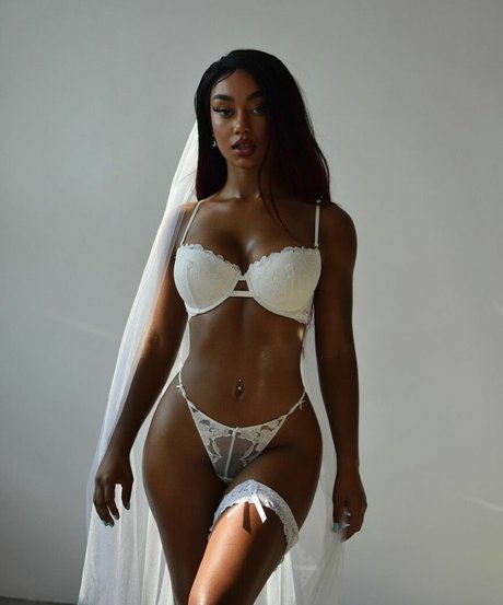 Elizabeth Anorue sex model image