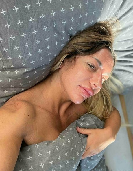 Nikita Karma model exclusive pics