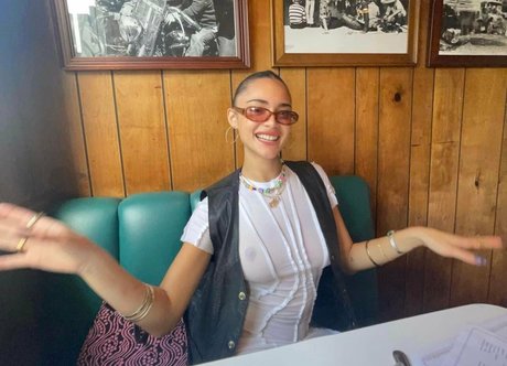 Luna Blaise pornstar pretty picture