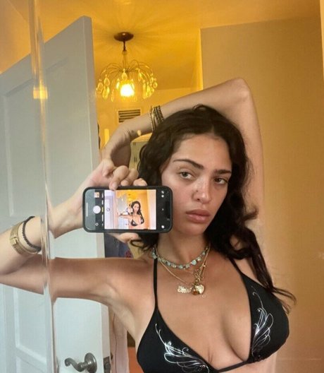 Luna Blaise porn model pics