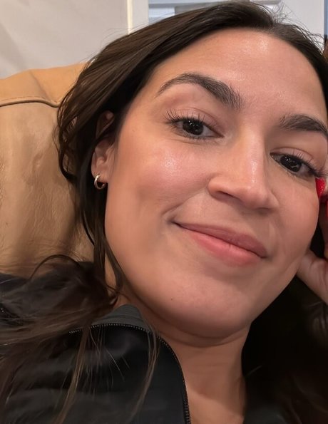 Alexandria Ocasio Cortez pretty actress pic