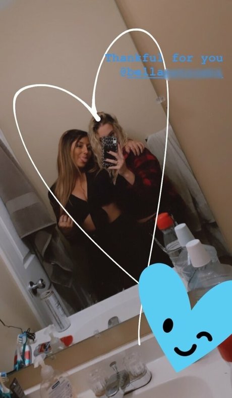 Julia Olivia model nude pic