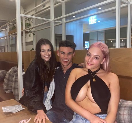 Alanna Pow star art gallery