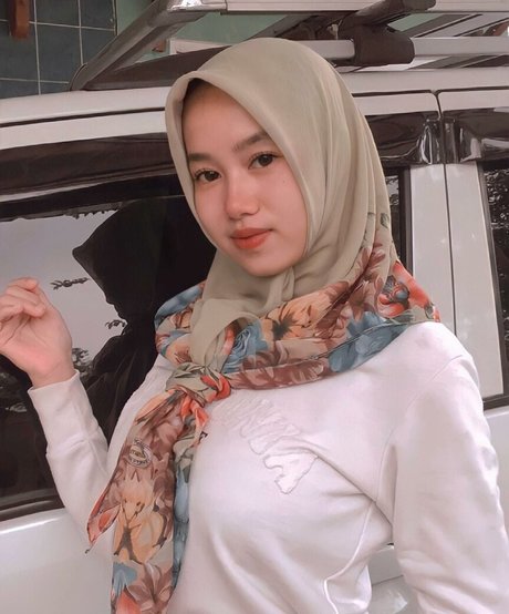 Elvara Caliva porn star images