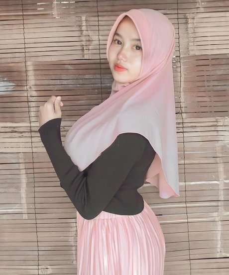 Elvara Caliva model high quality pics